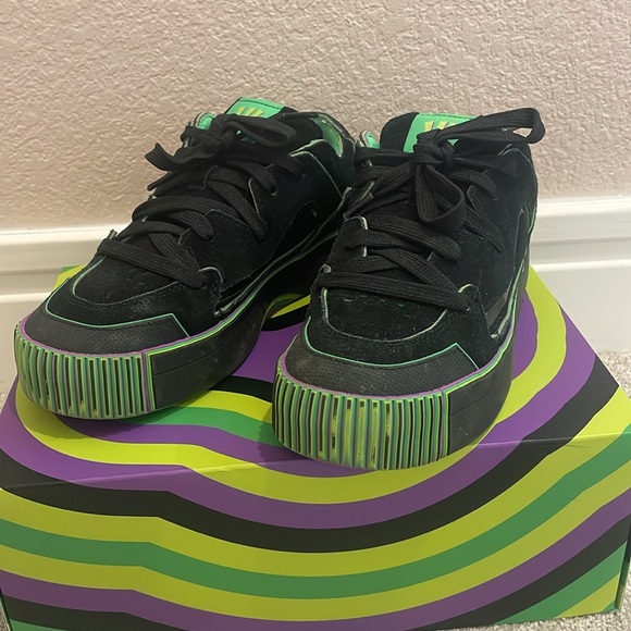 MSCHF Gobstomper Sour edition, size 8 (men) shoes, poster, box, extra laces. - Picture 4 of 5